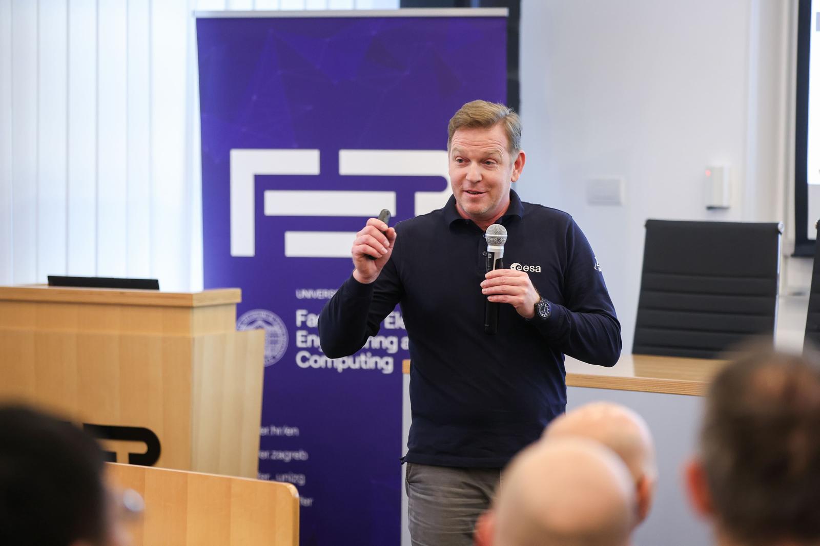 Karol brzostowski, esa